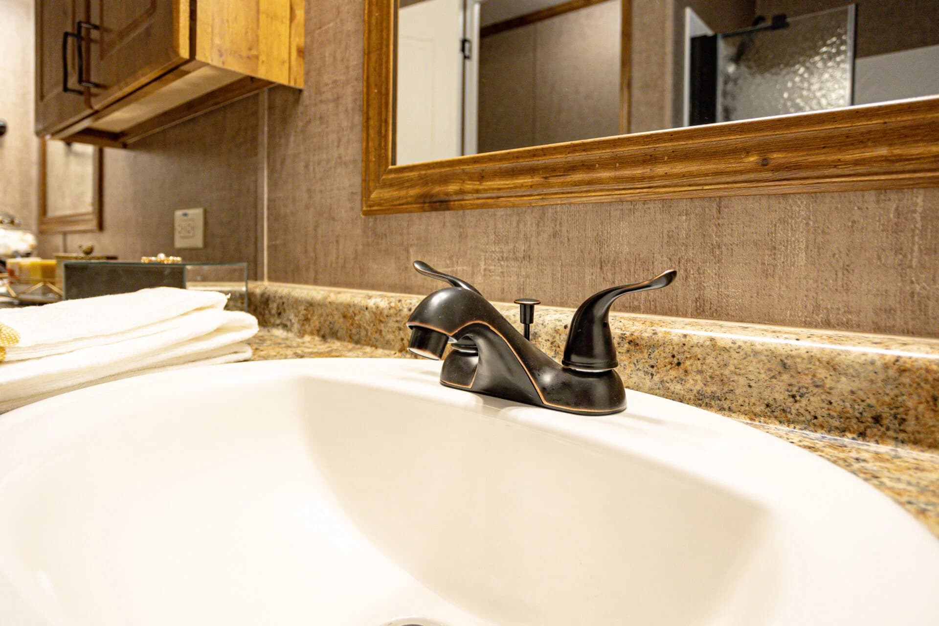 Heritage h-3264-32c bathroom home features