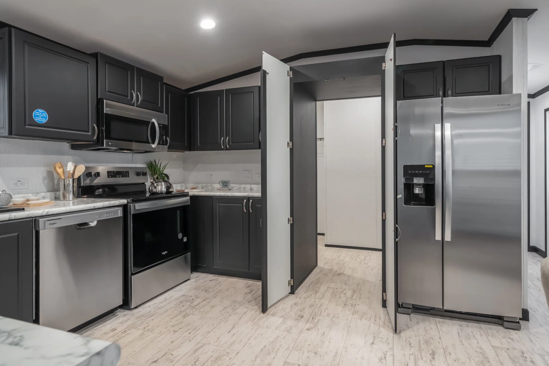 Classic c-1680-32m kitchen home features
