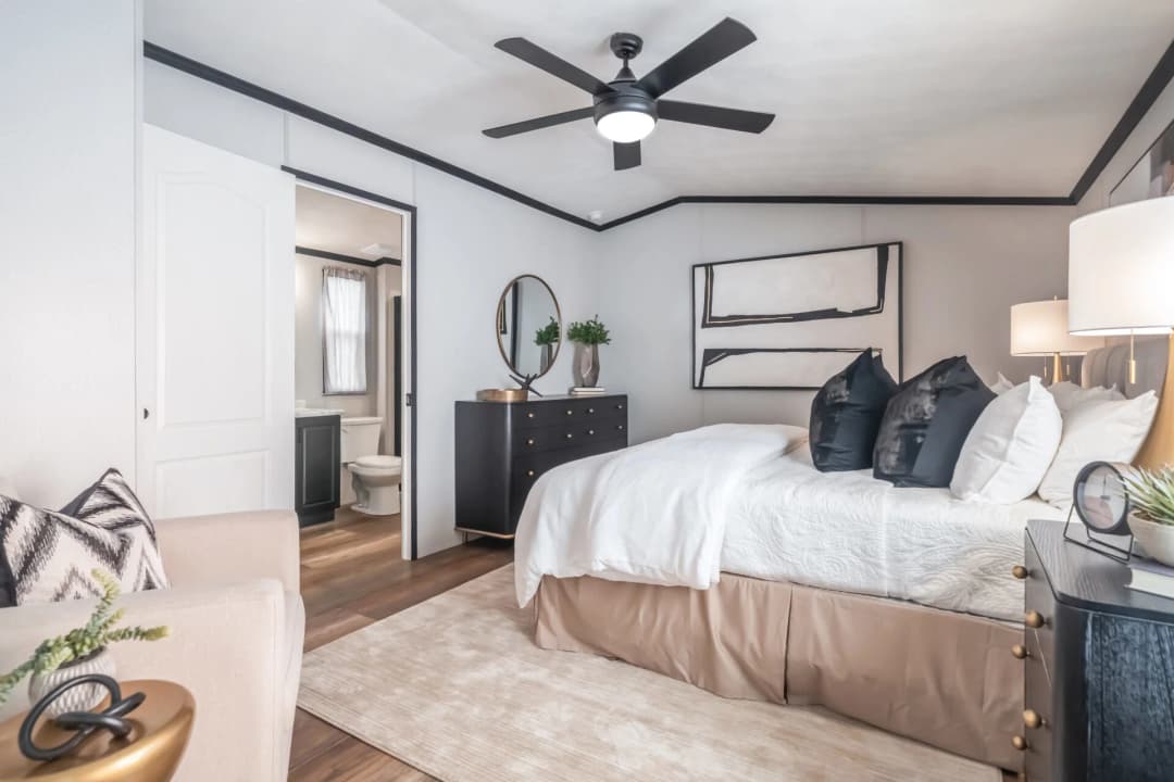 Heritage h-1868-32a bedroom home features