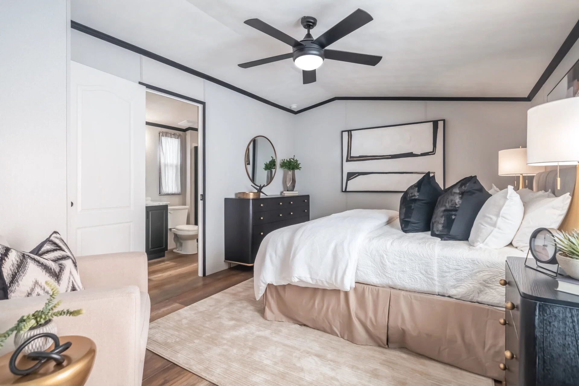 Heritage h-1868-32a bedroom home features