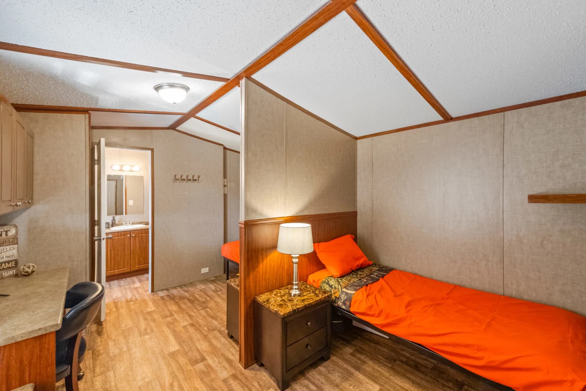 Select s-1234-32a bedroom home features