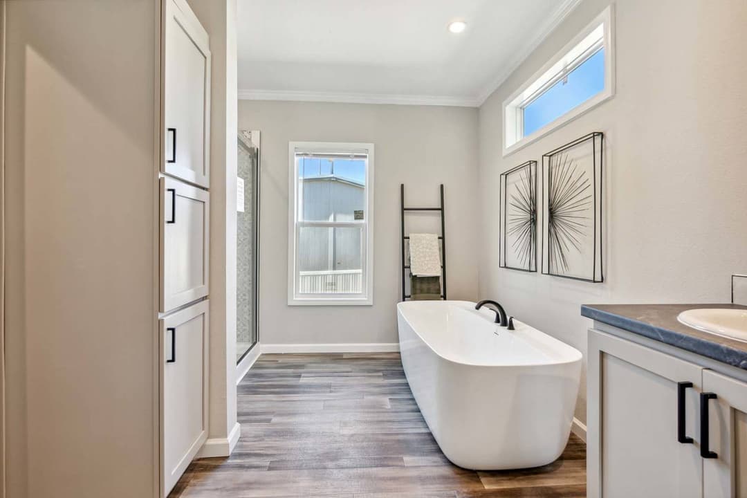 Innovation 3268h bathroom home features