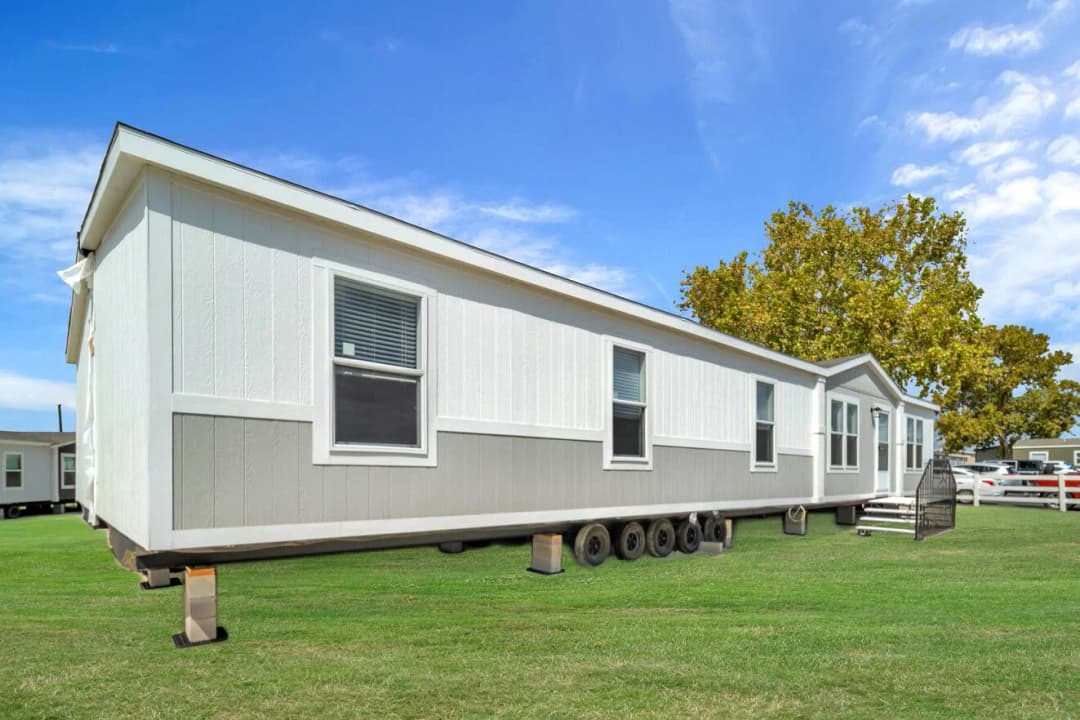 Valu maxx premier 32684f elevation and exterior home features