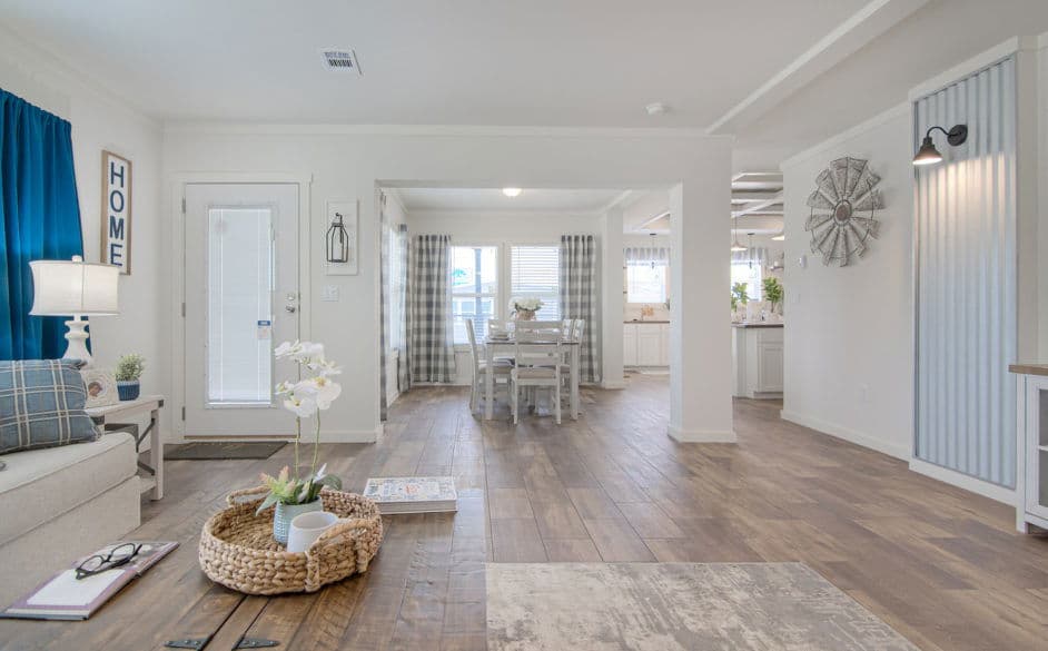 Pearl 6380 interior home features