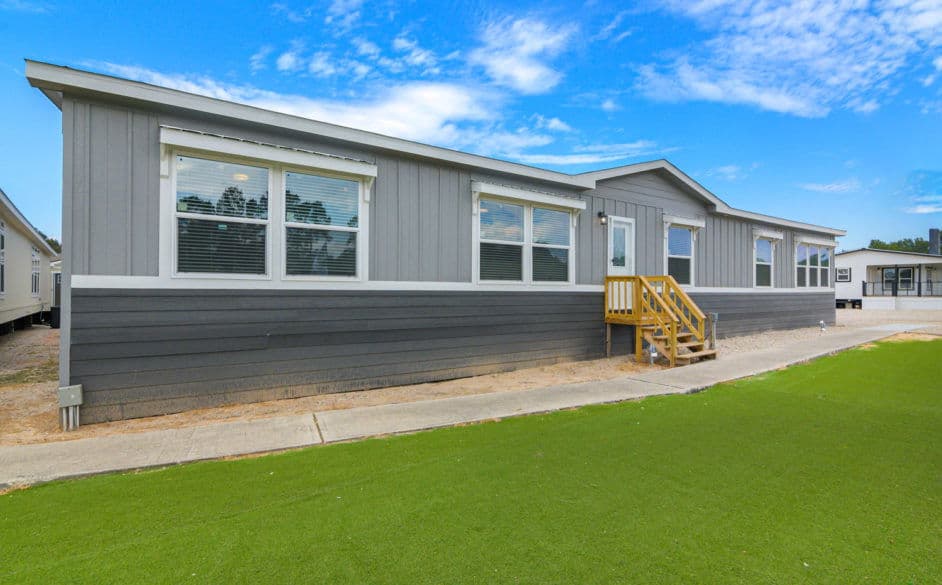 Beaumont 5079 elevation and exterior home features