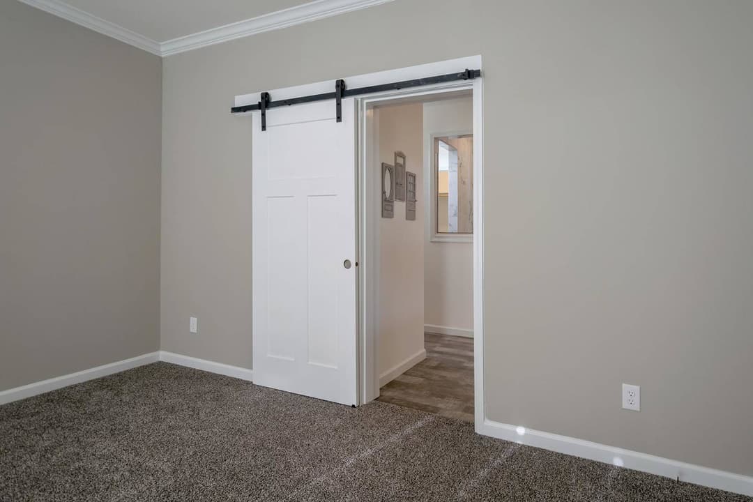 Innovation 3268c bedroom home features