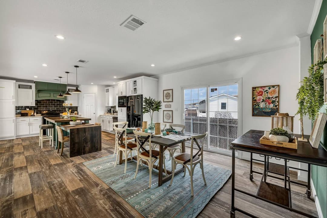 Titan extreme 3272c interior home features