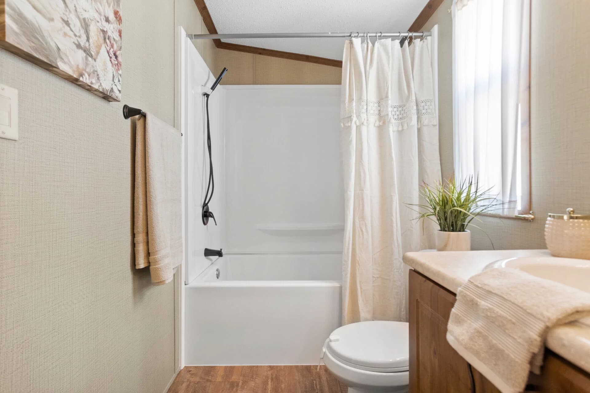 Classic c-1868-32a bathroom home features