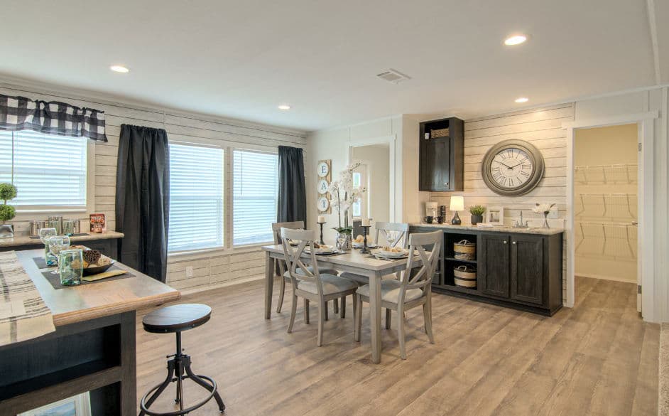 Bandera 3356 interior home features