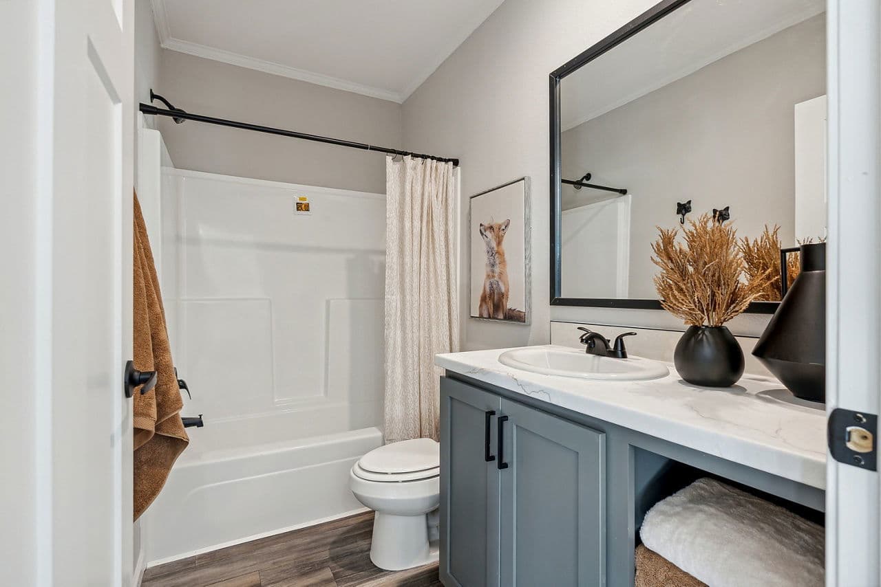 Innovation 3268h bathroom home features