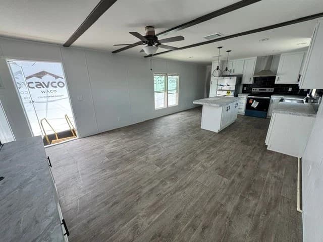Landmark 16763b interior home features
