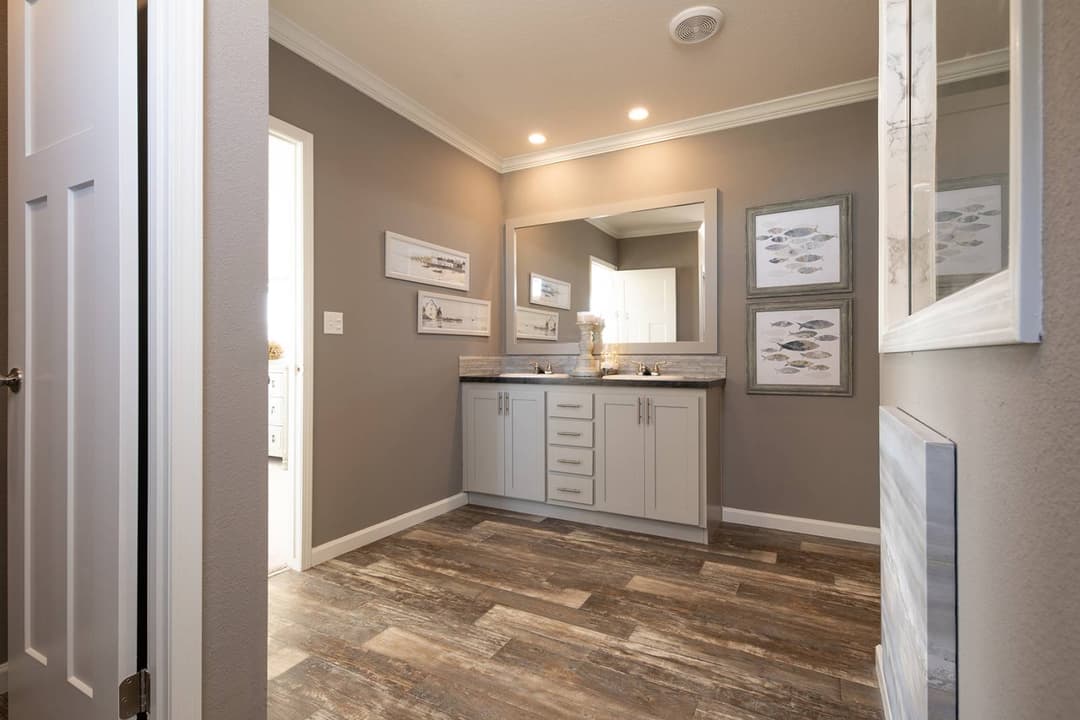 Titan extreme 3266a [the aspen] bathroom home features