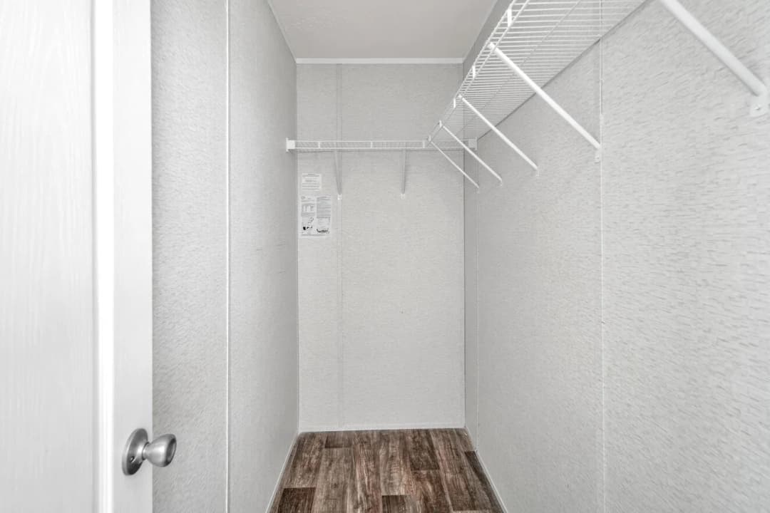 Valu maxx premier 16763a interior home features