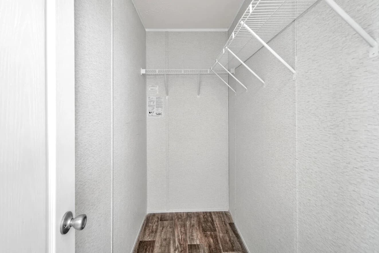 Valu maxx premier 16763a interior home features