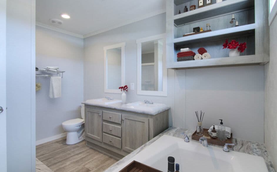 Coyote ridge 331 bathroom home features