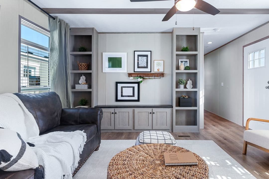 Anniversary 16763i interior home features