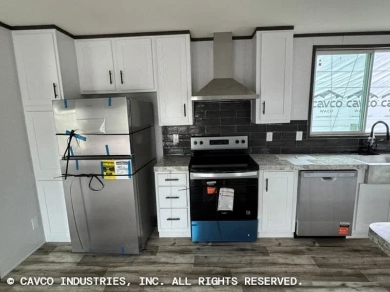 Landmark 16763e kitchen home features