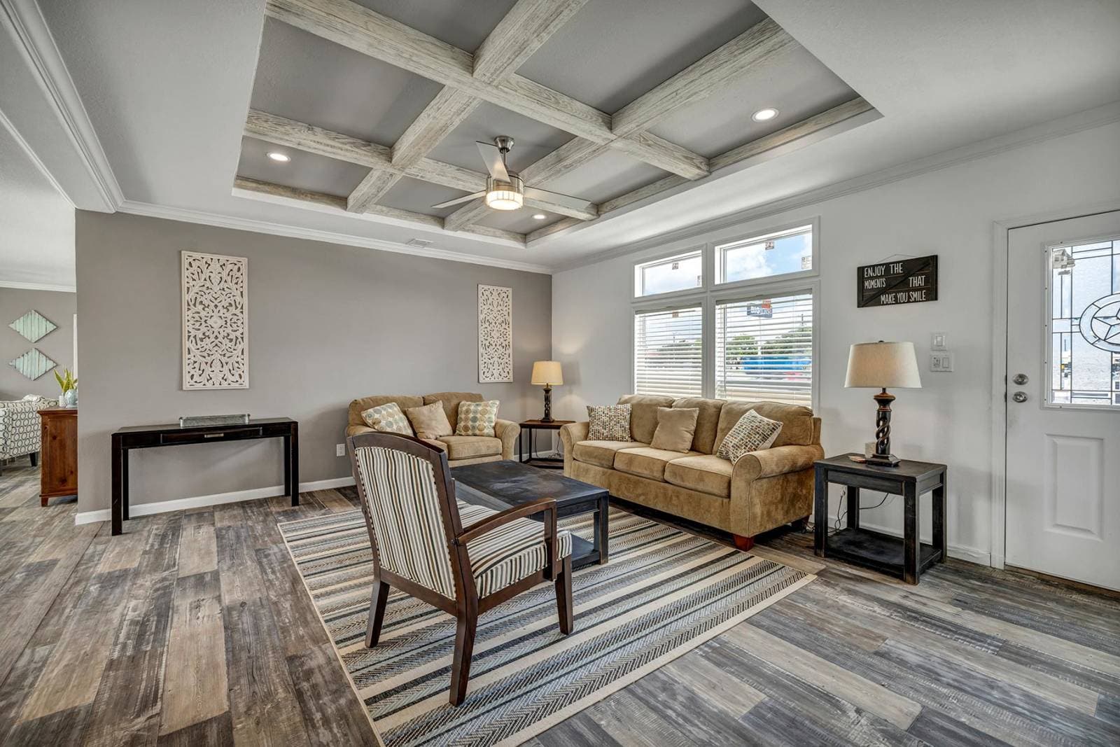 Titan extreme 3266d [the vegas] interior home features