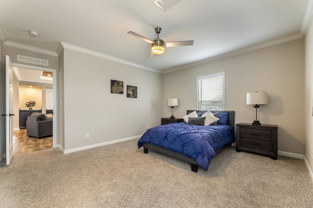 Innovation 3256h bedroom home features