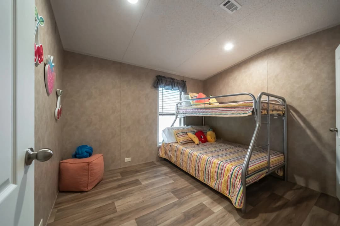 Classic c-1660-21fka bedroom home features
