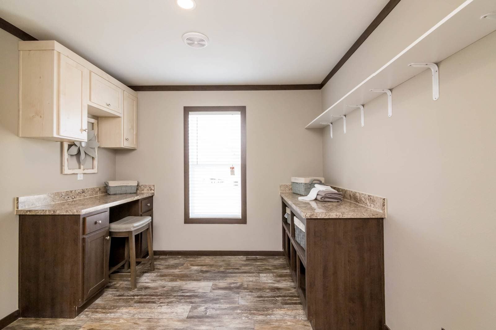 Titan extreme 3272c interior home features