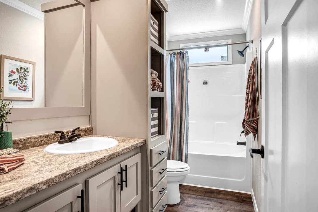 Titan extreme 3276f bathroom home features