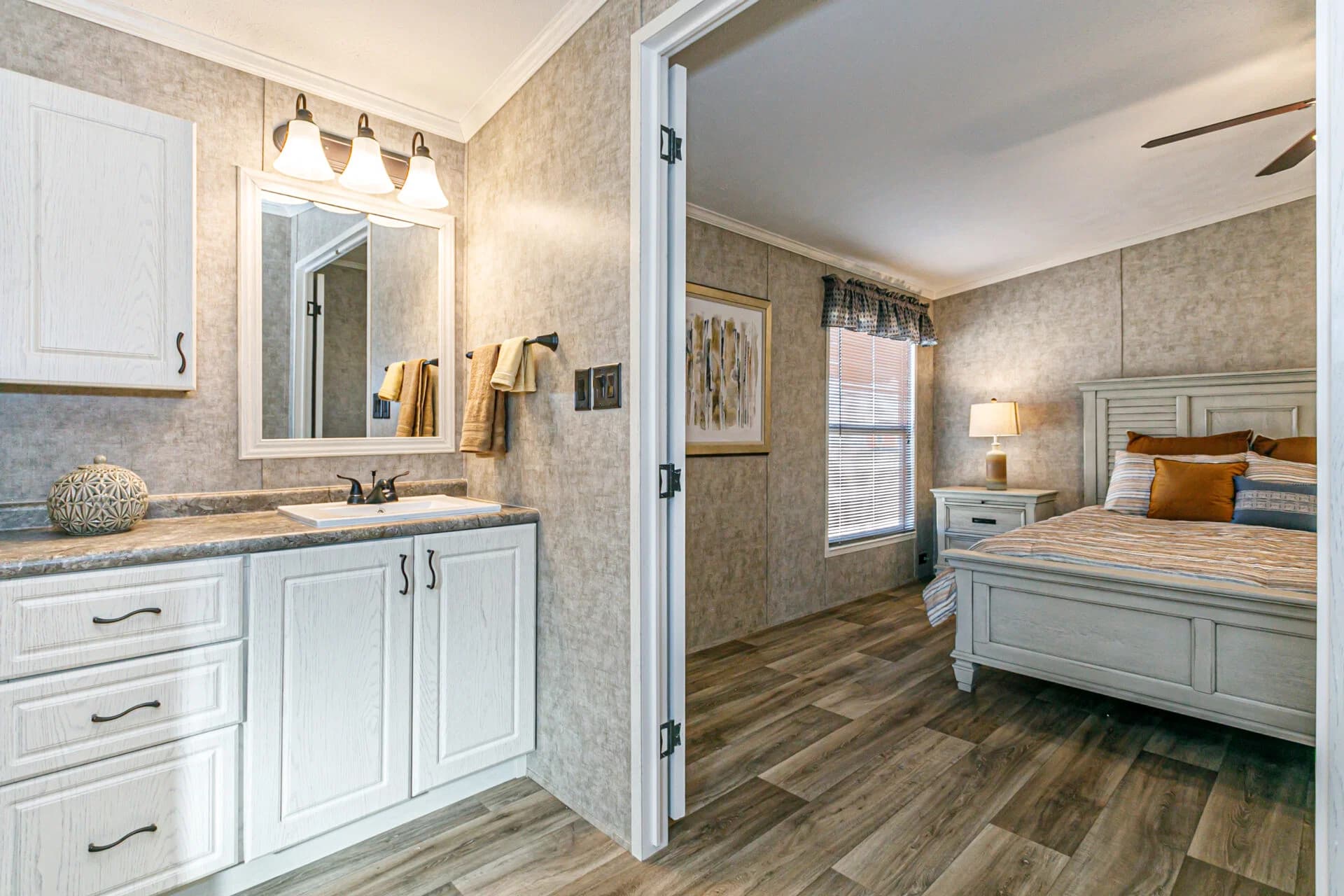 Classic c-3264-32bp bathroom and bedroom home features