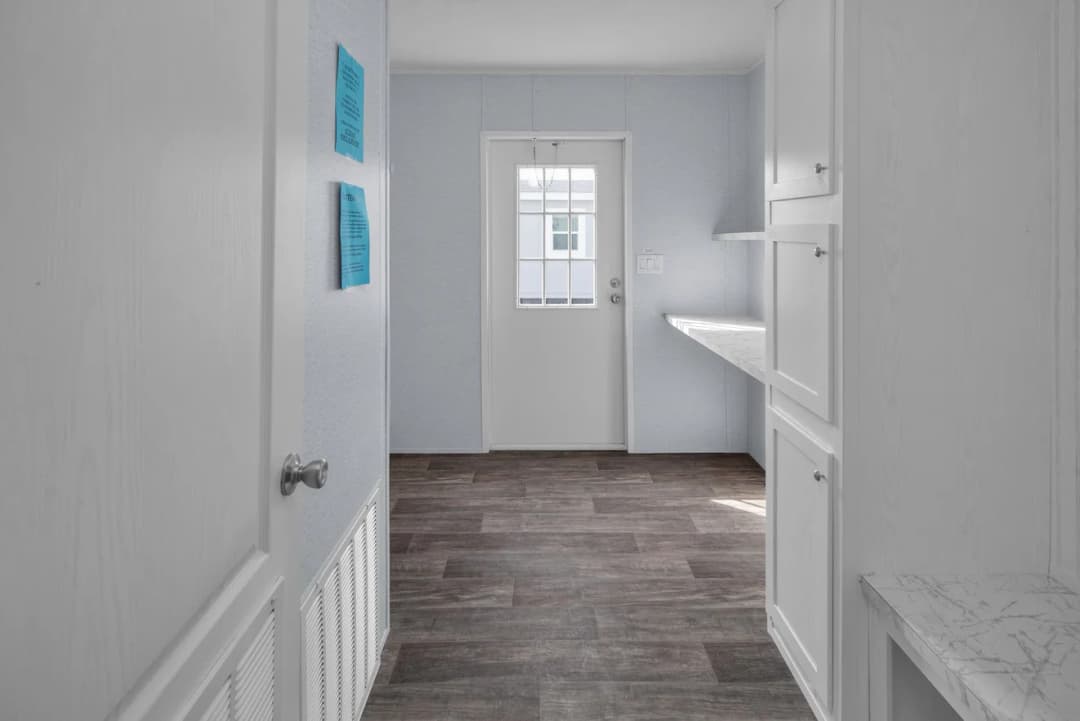 Valu maxx premier 32643e bedroom home features