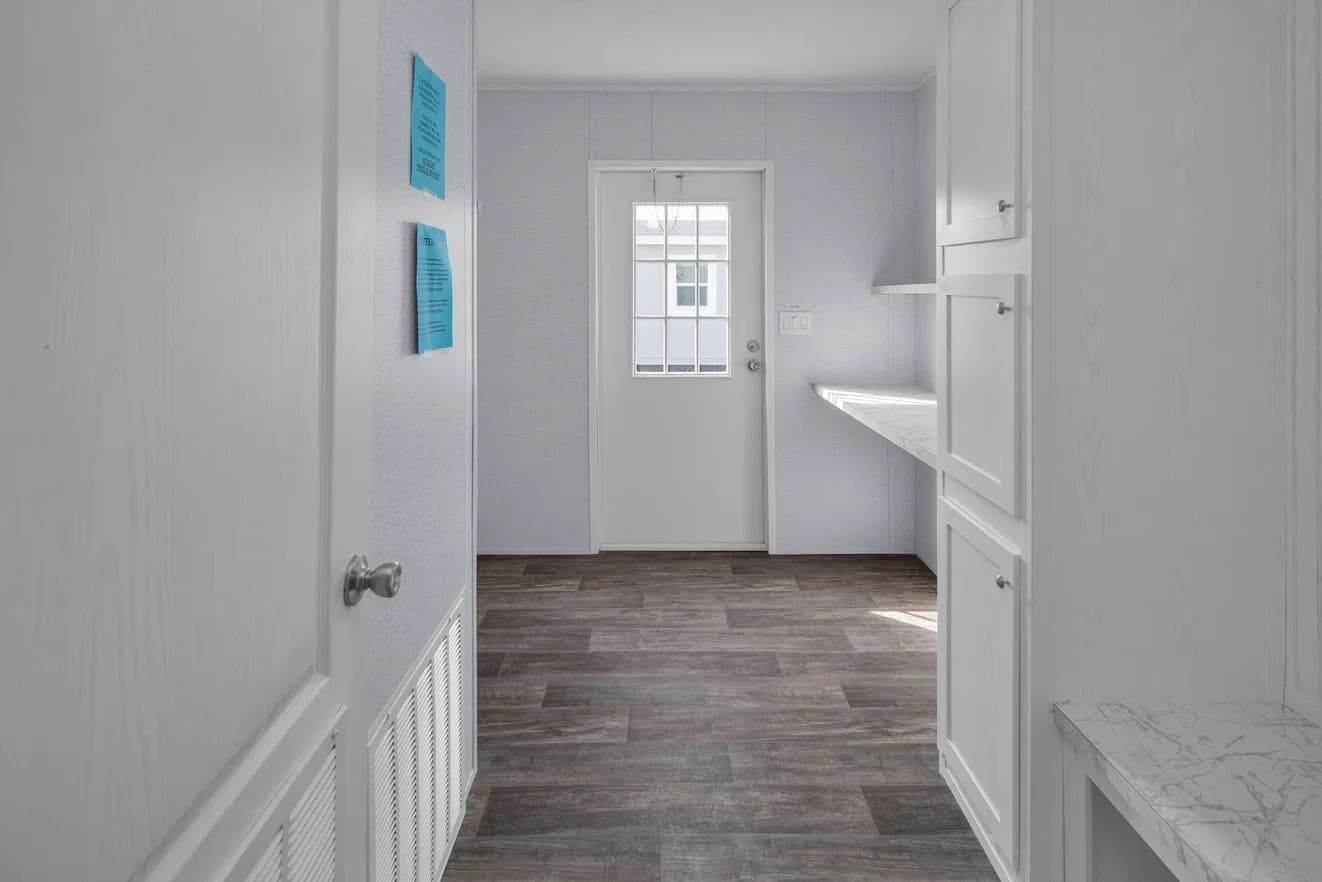 Valu maxx premier 32643e bedroom home features