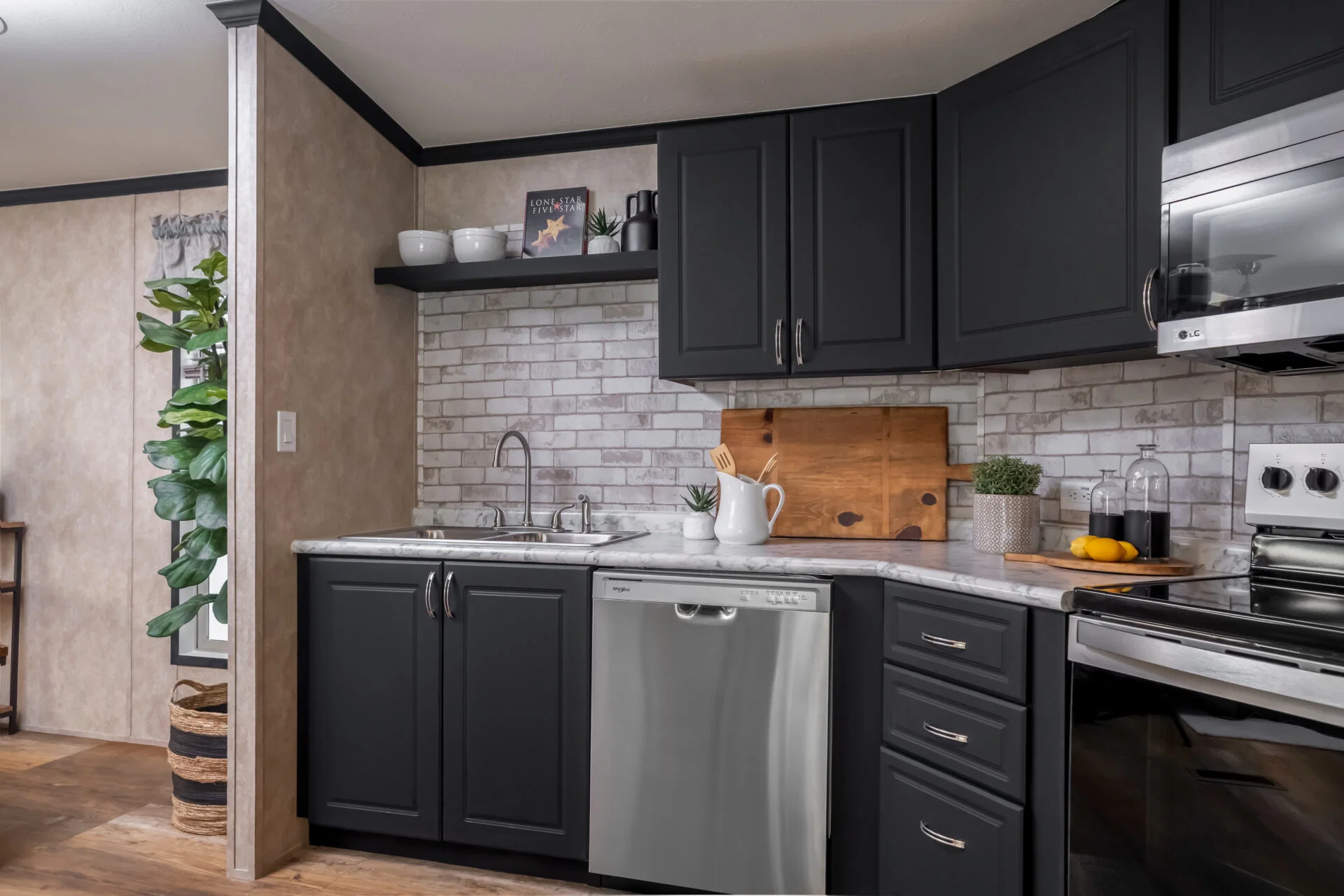 Classic c-1680-32flp kitchen home features