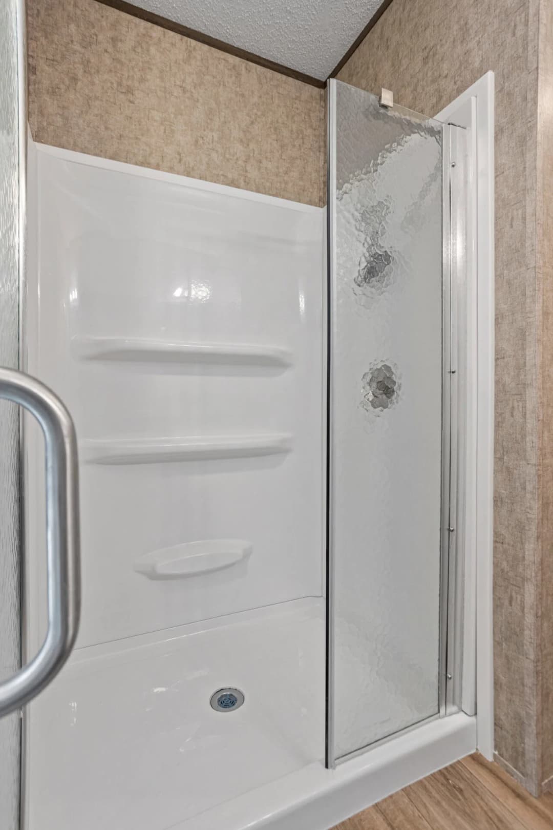 Classic c-1680-32d bathroom home features