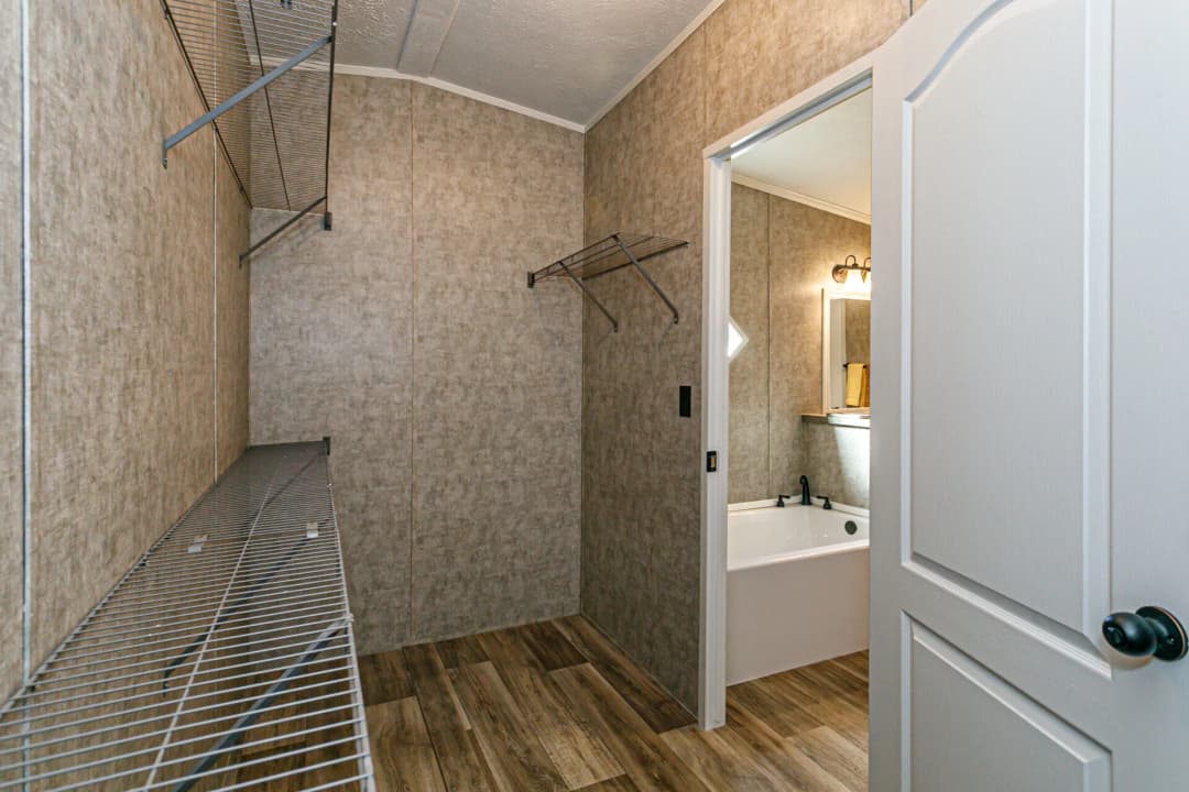 Classic c-3264-32bp bathroom home features