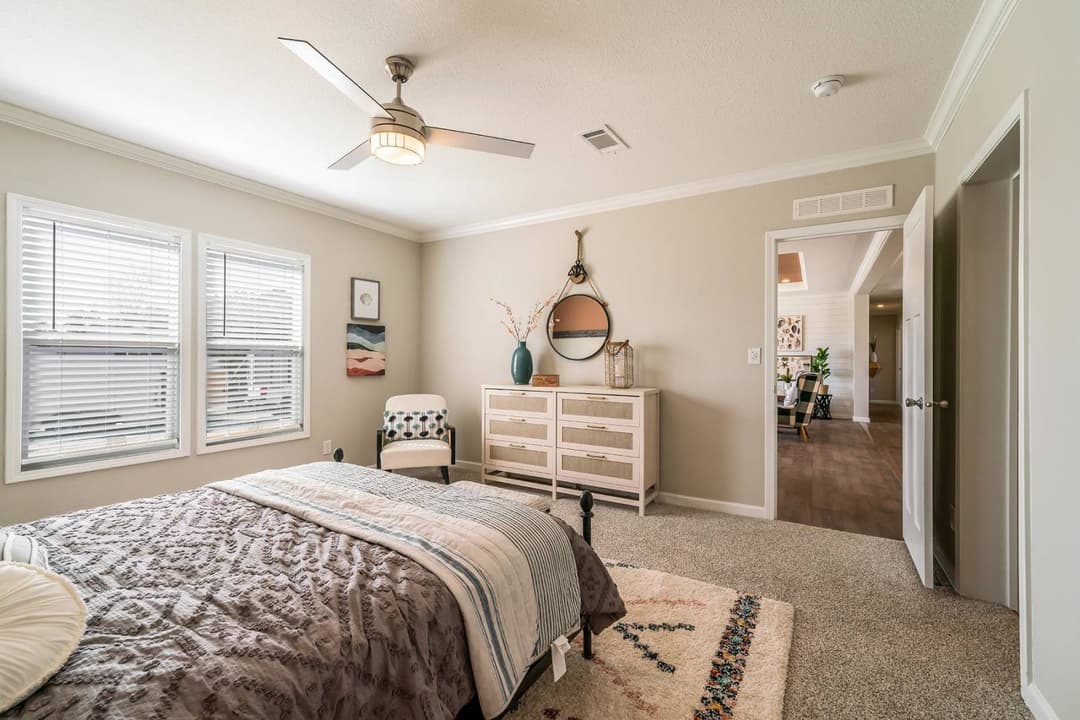 Titan extreme 3260h [the cypress] bedroom home features