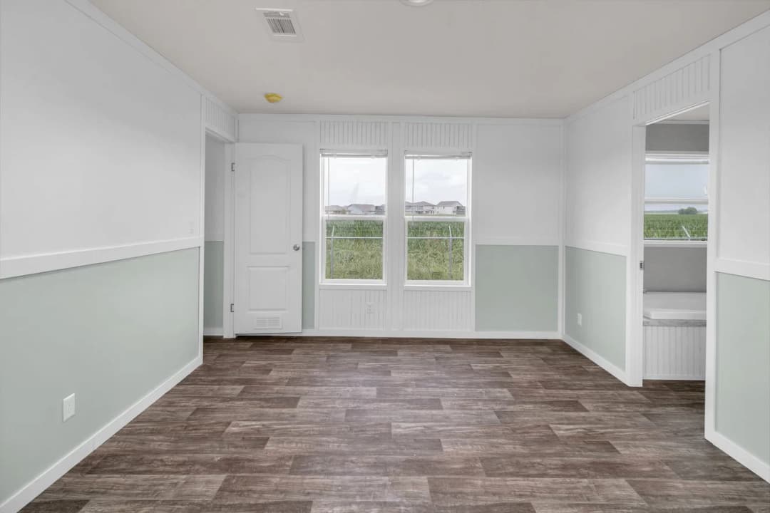 Valu maxx premier 16763a bedroom home features