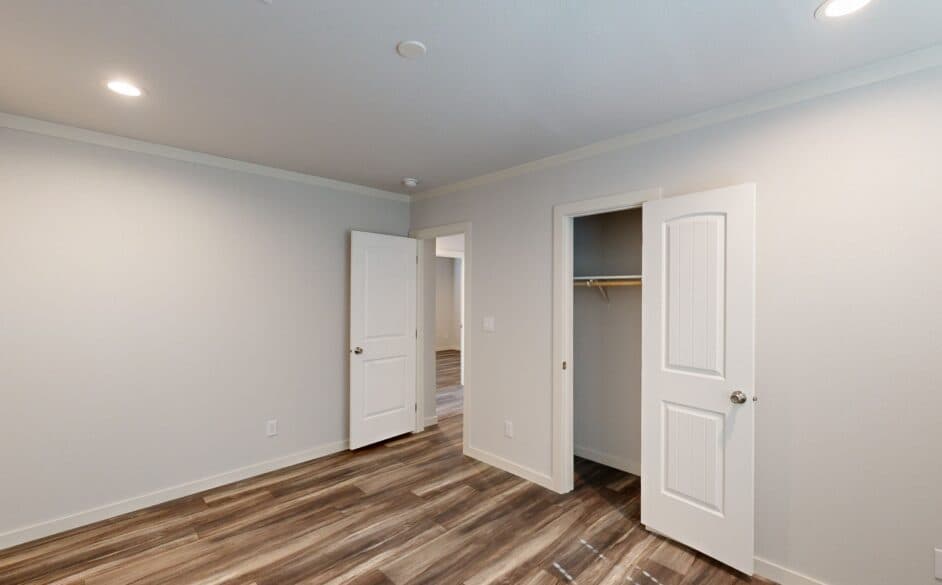 Nordic 6364 bedroom home features