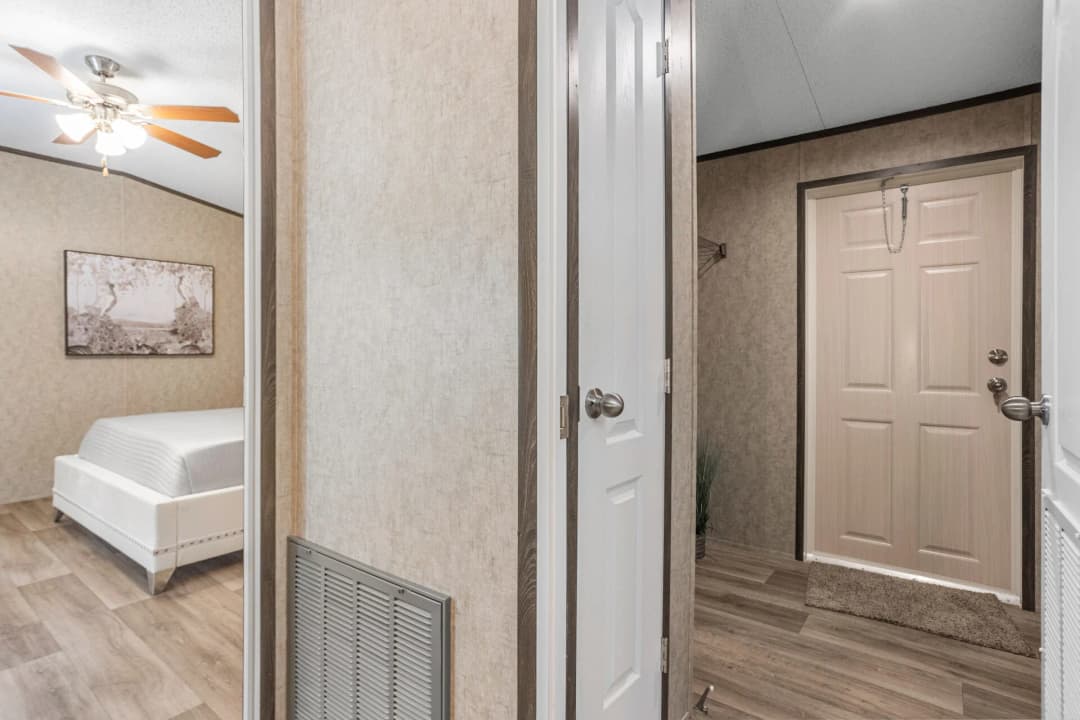 Classic c-1680-32d bedroom home features