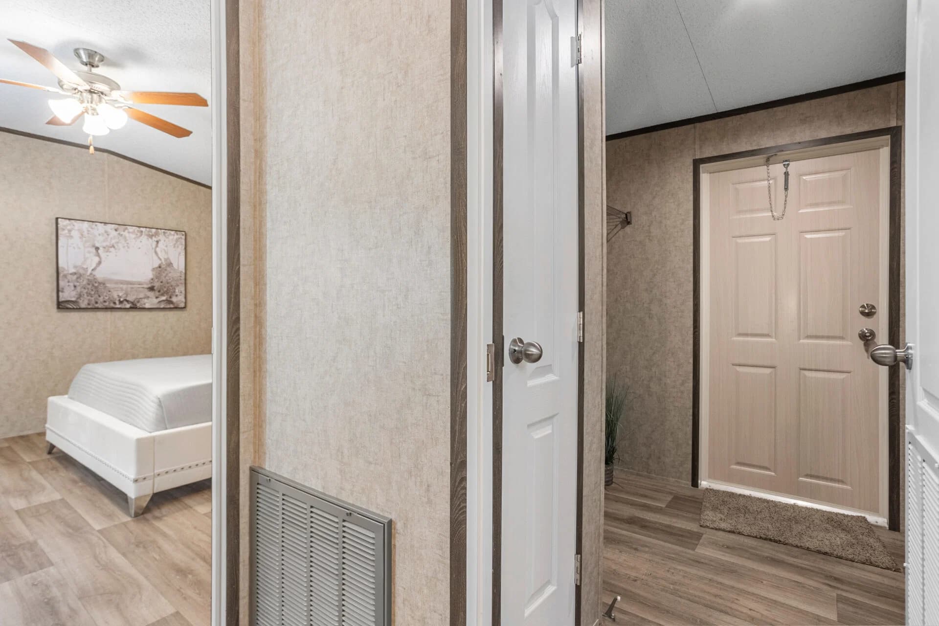 Classic c-1680-32d bedroom home features