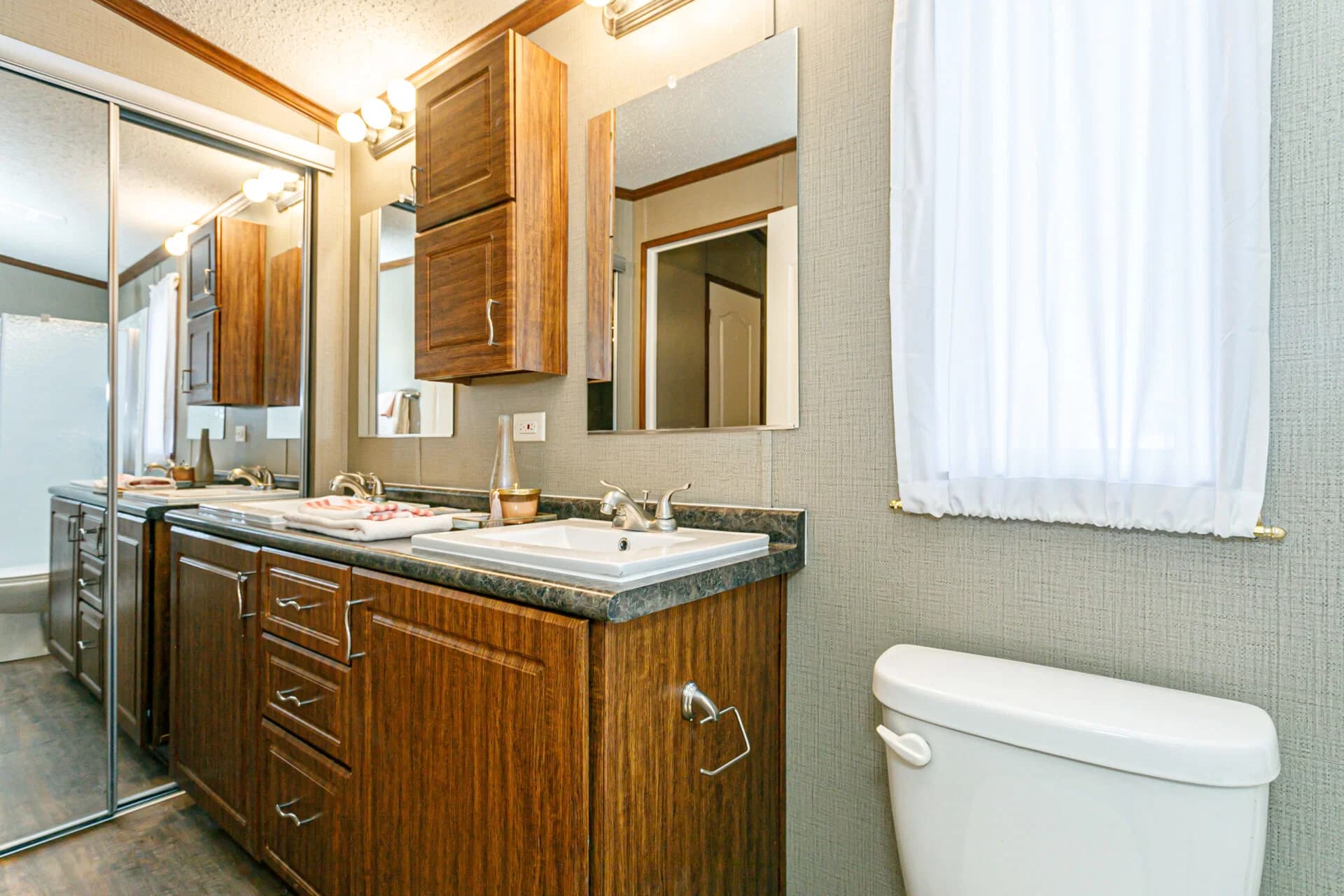 Classic c-1872-32a bathroom home features