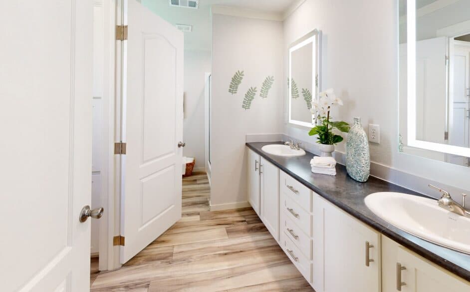 Emerald r48f bathroom home features