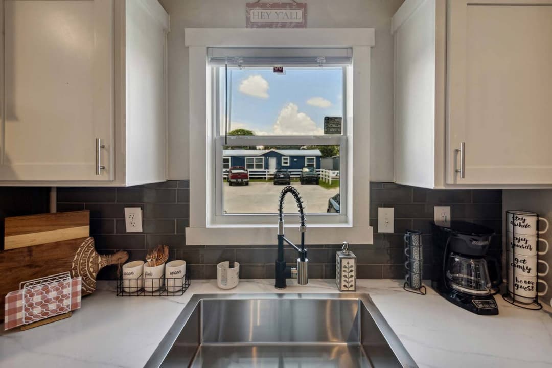 Cedar creek 3276h42106 kitchen home features