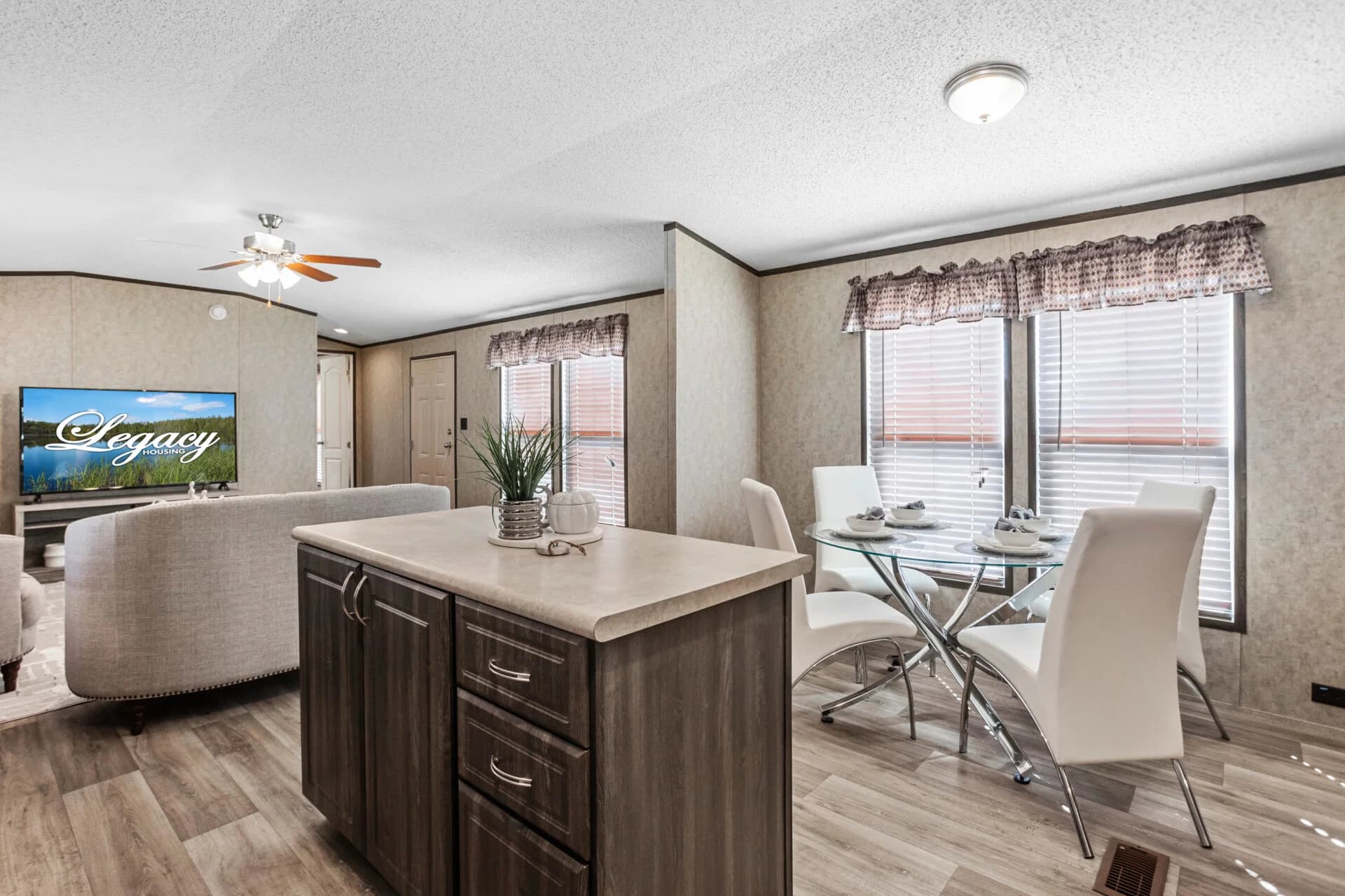 Classic c-1680-32d interior home features