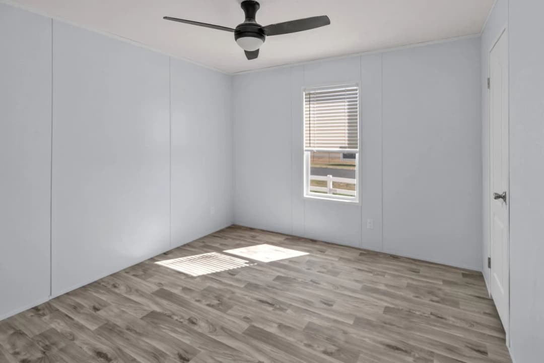 Valu maxx premier 32684f bedroom home features