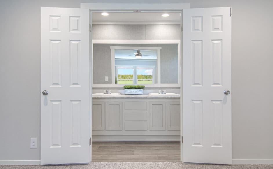 Trailblazer t76b bathroom home features