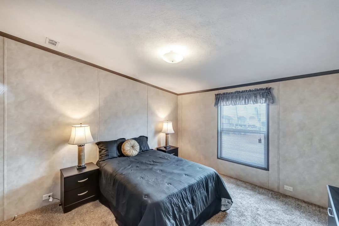 Classic c-3280-42.5b bedroom home features