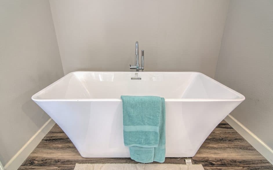 Magnolia 6360 bathroom home features