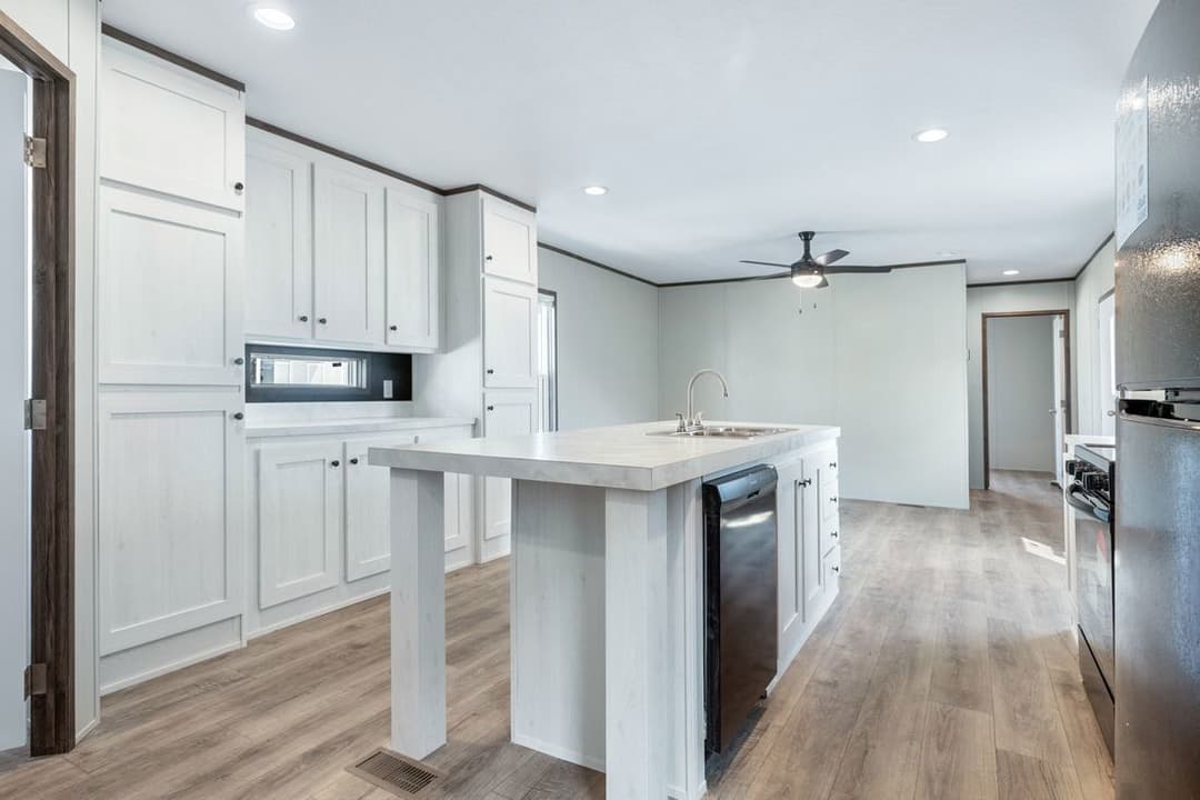 Select 16602s kitchen home features