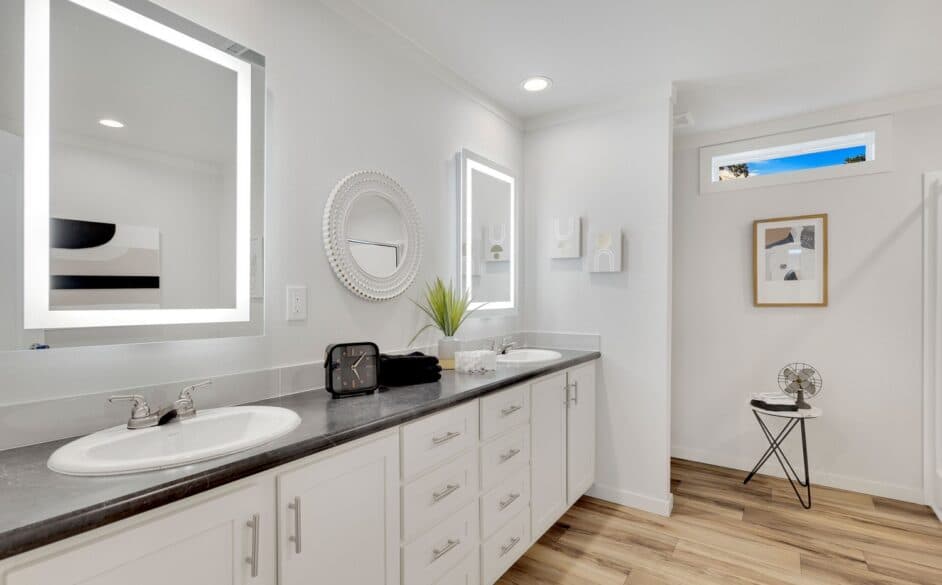 Hope r76e bathroom home features