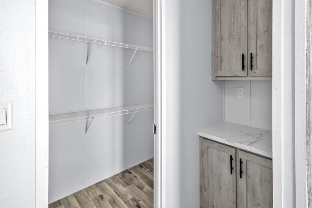 Valu maxx premier 32684f interior home features