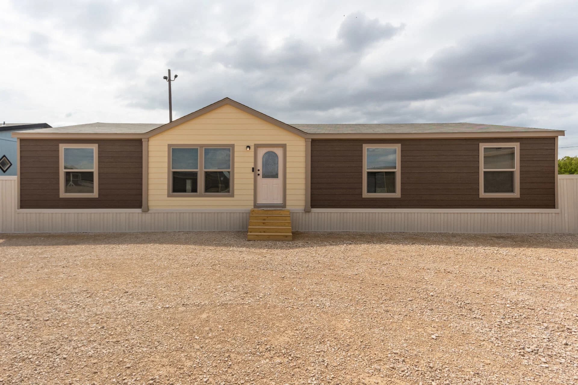 Classic c-3260-32b hero, elevation, and exterior home features