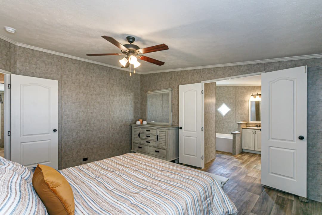 Classic c-3264-32bp bedroom home features